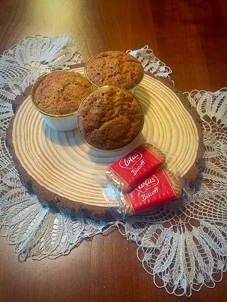 biscoff muffins su tagliere in legno